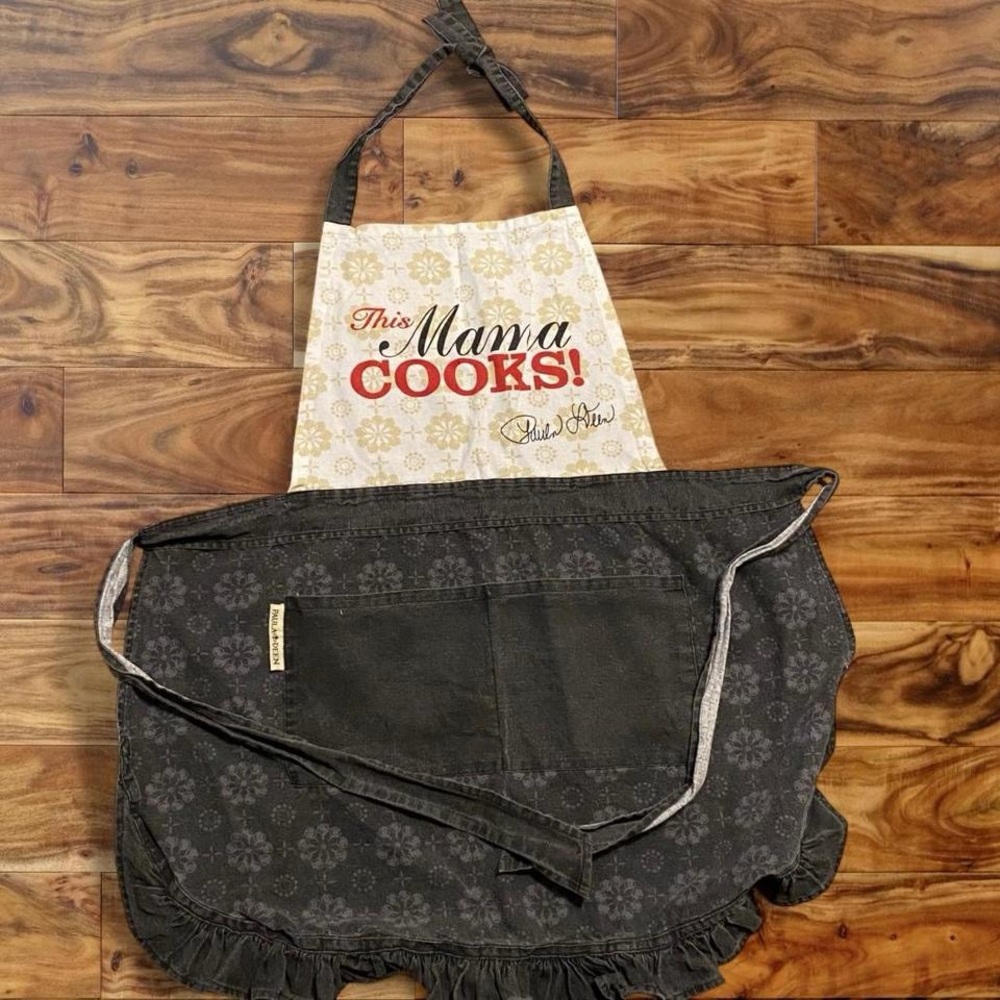 Mama Cooks! Two-Tone Kitchen Apron - Black and Cream
